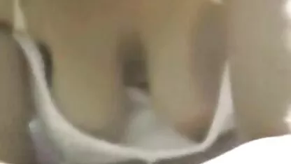 Gepassioneerde meisjes slaan toe neuken met mooie meid op minnaar, zuigen lul neuken in kutjes en geven