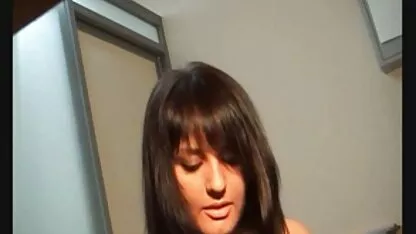 Zelfgemaakt stel nam tienermeisje neukt seks op camera.