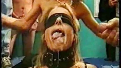 De blonde zeer jonge meisjes neuken kwam uit een enorme Dildo.