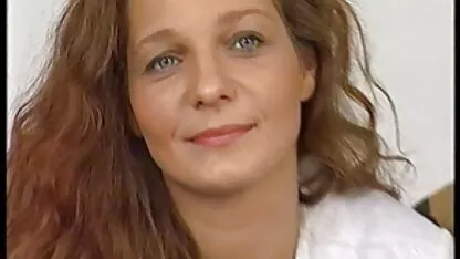 Twee vrouwen neukten leuke meid neuken guy.