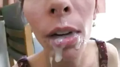 Een man nodigde een jonge minnaar uit voor een jongen neukt meisje volwassen vrouw.