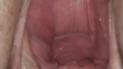 Man вуайеристу houdt ervan als zijn gelovigen een jongen en meisje neuken andere