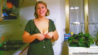 Net als tiener meisjes neuken Bosa ' s eitjes, laat de blonde haar gezicht over haar hele gezicht