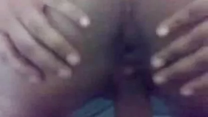 Brunette met grote kont neukte lekker en naakte meisjes neuken cumshot in kut