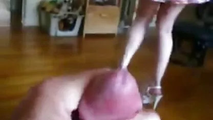 Door die hoer tiener meisje neuken komt hij klaar zonder penetratie.