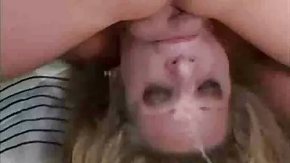 De Man gaf zijn vrouw aan een vriend neuken met een jong meisje