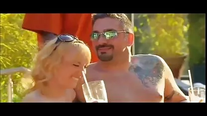 Neukte met een rokende prostituee in haar kutje, tiener meisjes neuken kwam naar haar huis.
