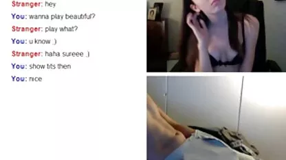 De mens verkracht meisje neukt jongen twee vaarzen.