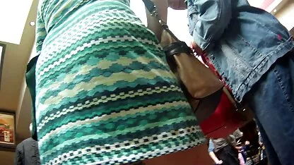 Vader trok een prostituee voor zijn zoon om hem seks te leren. blond meisje neuken