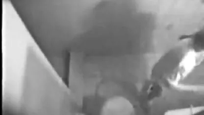 Elegante blonde Grote Tieten die knijpen terwijl ze neuken. vrouw neukt meisje