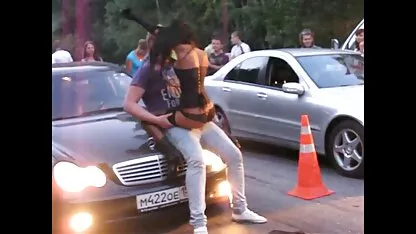Lokale man neukte meisje neukt meisje отдыхаю touristую toerist langs de rivier