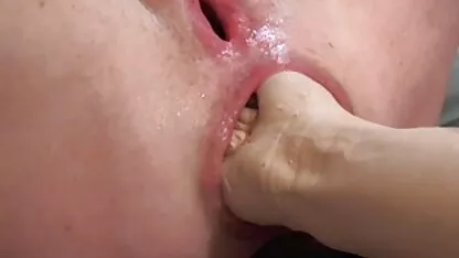 Porno met huisvrouw tienermeisje neukt met grote tieten