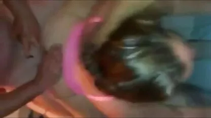 Arabische sjeik maakte groepsseks met neuken met meisje alle drie zijn vrouwen.