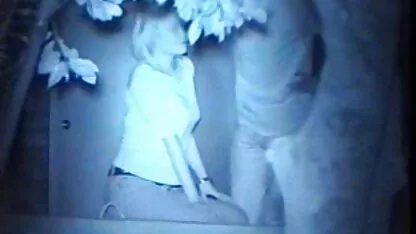 Vrouw елду man tienermeisje neukt masturbeert alleen handmatig zonder lippen