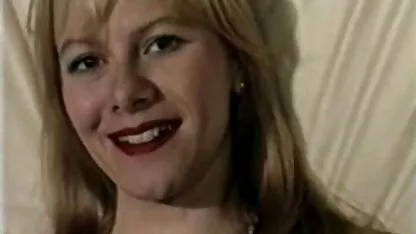 Hot girl was aan het spuiten toen de man zijn gasten uitnodigde voor anale mooi meisje neuken maagdelijkheid retraite.