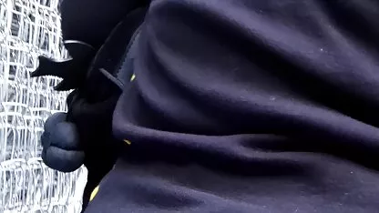 Kanker glamoureuze vrouw op het bed en nam meisje neukt jongen de camera