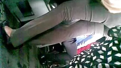 Brunette met kleine borsten ' s slank meisje neuken morgens komt naar haar man