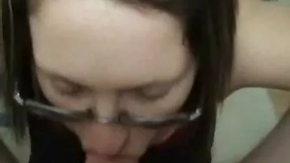 Het meisje ging naar de knappe meid neuken man voor anale seks cadeau