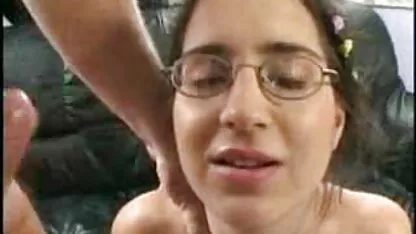 Затрахал brunette in de jonge meiden willen neuken kont en kut en bracht сквирта