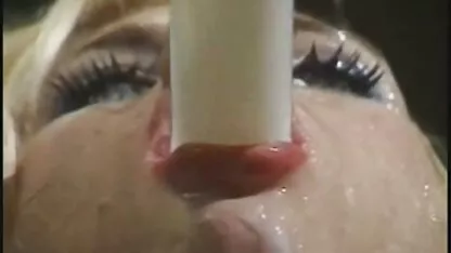 Brutale Sasha Grey en vrouw neukt meisje haar gouden visitekaartje-Hard-throat-Fellatio