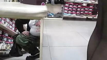 Op vakantie heeft die vetzak met meiden willen neuken een man geneukt.