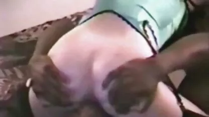Blond zuigt neukend meisje lul en neukt op camera