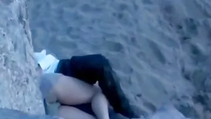 Getatoeëerde vrouwen met een grote дойками verleid en geneukt een man knappe meid neuken in hostel