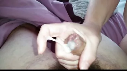Rotzooit met бойцфрендом op het hete zand op meisje neukt meisje het strand