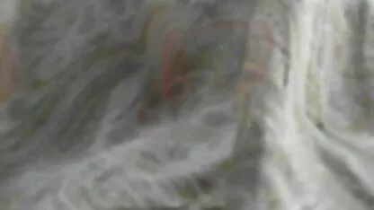 Jonge zwarte vrouw smelt in liefde extase met een blanke jongens neuken meisjes man