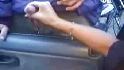 De Man speelt de Grote Tieten van blond meisje neuken mijn vrouw.
