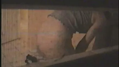 Lokte het tienermeisje neukt bos in en maakte porno.